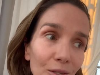 El descargo de Natalia Oreiro tras el video viral en donde no deja que fans saluden a Ricardo Mollo