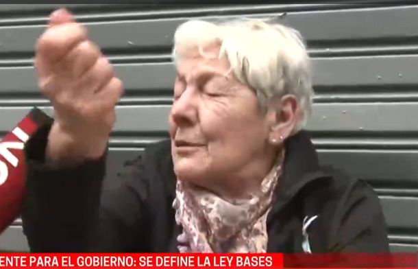 Una jubilada fue atacada con gas pimienta luego de que se le cayera su celular