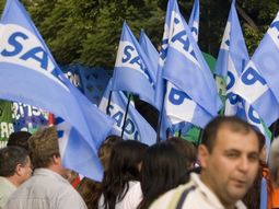 Los docentes privados también marchan por salarios