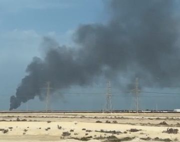Irán bombardeó una importante refinería de petróleo en Arabia Saudita y hay caos