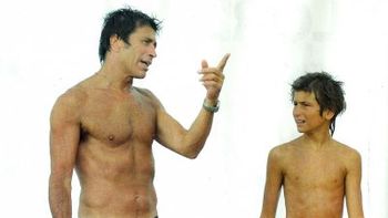 nicolas repetto disfruta de sus vacaciones familiares en la costa