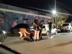 Día de la Primavera brutal: mujeres se trenzaron en una pelea a la salida de un boliche