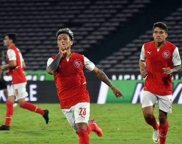 Se picó en Independiente: Blanco marcó un gol y le hizo el gesto de silencio a los hinchas