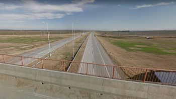 chocaron con un camion, el auto se incendio y murio junto a su hija chocaron con un camion, el auto se incendio y murio junto a su hija