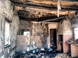 Así quedó parte de la casa incendiada