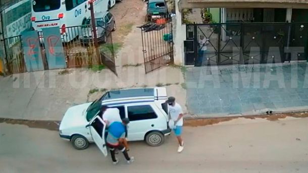 Laferrere: ladrones robaron un auto pero debieron abandonarlo a 150 metros porque se quedaron sin nafta