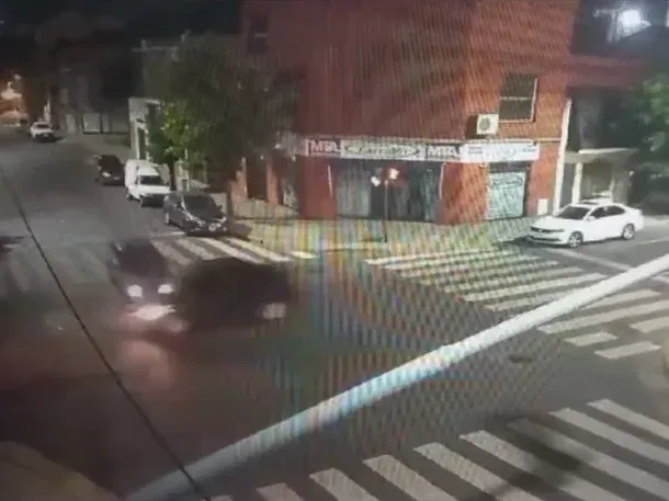 Accidente en Saavedra: choque y vuelco deja tres heridos