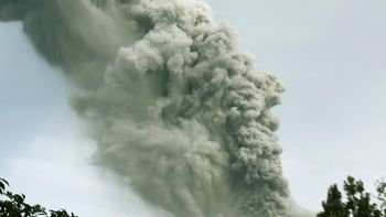 mas de 1500 evacuados por la erupcion de un volcan en indonesia mas de 1500 evacuados por la erupcion de un volcan en indonesia