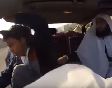 Broma pesada: un taxista amenaza con inmolarse junto a sus pasajeros