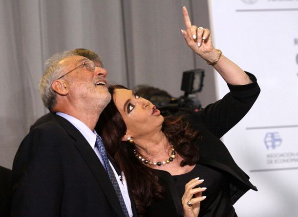 Nobel de Economía criticó a los bancos por usar táctica del miedo