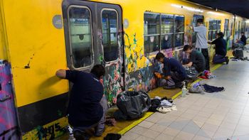 #rompepaga: grafiteros fueron obligados a limpiar su arte subterraneo #rompepaga: grafiteros fueron obligados a limpiar su arte subterraneo