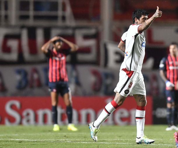 El festejo de Lucho González mientras Angeleri se toma la cabeza