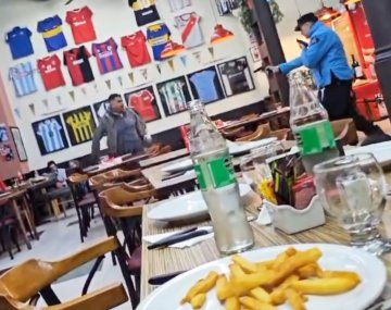 Un policía mató a un hombre que lo amenazaba con un cuchillo en un bodegón