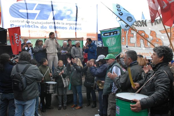 La CTA opositora bloquea accesos a la Ciudad en la previa al #Parodel28