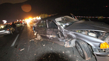 al menos 36 muertos al volcar un omnibus en italia al menos 36 muertos al volcar un omnibus en italia