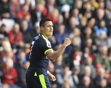 Alexis Sánches finalizó un a gran jugada del Arsenal, que incluyó 22 pases ante el Sunderland
