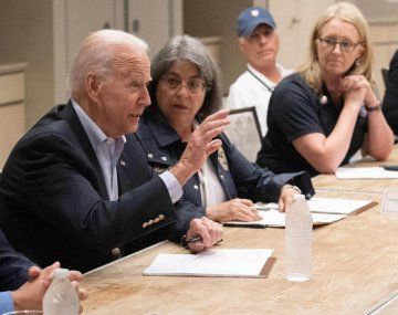 Biden visitó Miami para acompañar a familiares de las víctimas del derrumbe