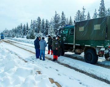 Gendarmería asistiendo a damnificados por la ola de frío polar