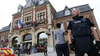 las imagenes de francia tras el atentado de isis en una iglesia las imagenes de francia tras el atentado de isis en una iglesia