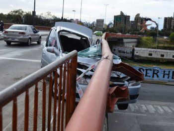 Qué pasó con este auto frente a la vieja Terminal de Micros de Córdoba