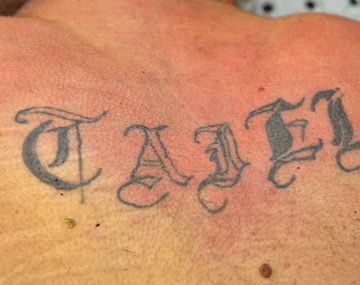 Un tatuaje y un auto