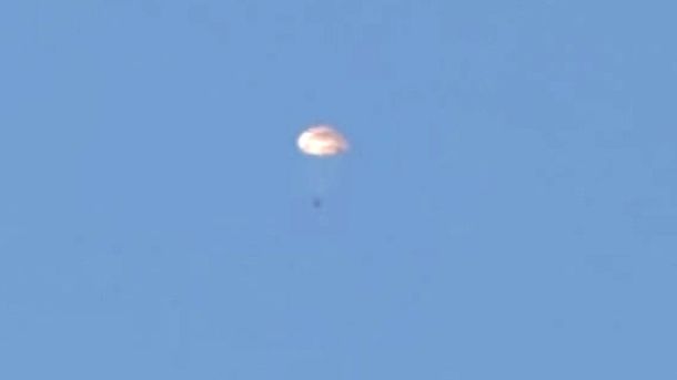 VIDEO: asesinan desde el aire a los pilotos rusos del avión derribado por Turquía