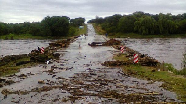 Por un fuerte temporal y la crecida de un río, evacuan a 450 personas en Córdoba