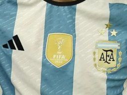 Selección: salió una camiseta oficial con las tres estrellas