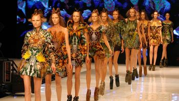 revelan que las modelos comen papel para ser flacas revelan que las modelos comen papel para ser flacas