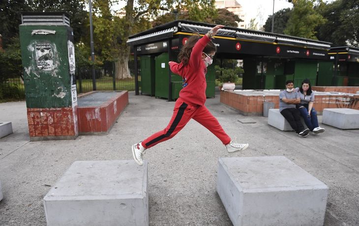 La Ciudad habilita la actividad física de 20 a 8 y se duplican los paseos para niños