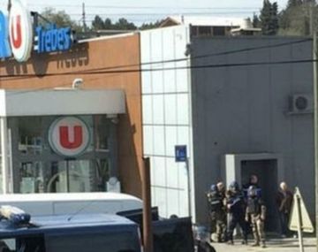 El terrorista tomó de rehenes a varios clientes de un supermercado en Trebes
