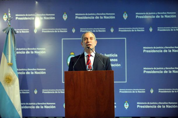 Alak defiende la reforma al Código Civil en el Congreso