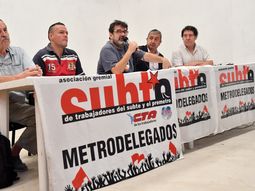 Metrodelegandos anunciando paro de subtes.