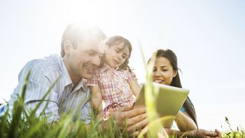 uno de cada tres padres considera que internet aisla a los hijos uno de cada tres padres considera que internet aisla a los hijos