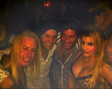 Charlotte estrenó su escote en la noche porteña