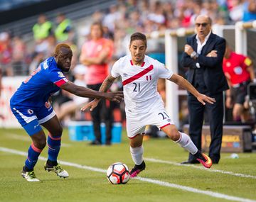 A Perú le costó pero venció por la mínima diferencia a Haití en su debut