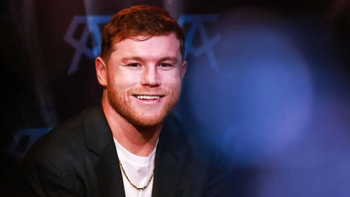 El campeón mundial supermediano indiscutido, Saúl Canelo Álvarez, celebra su nacimiento. El campeón mundial supermediano indiscutido, Saúl Canelo Álvarez, celebra su nacimiento.