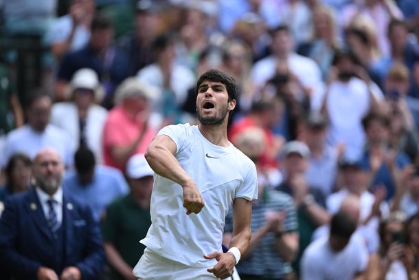Wimbledon: Carlos Alcaráz ganó y jugara semifinales ante Daniil Medvedev