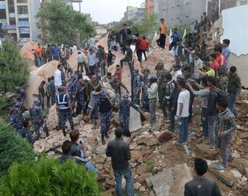 El número de muertos por el terremoto en Nepal ya supera los 3.200