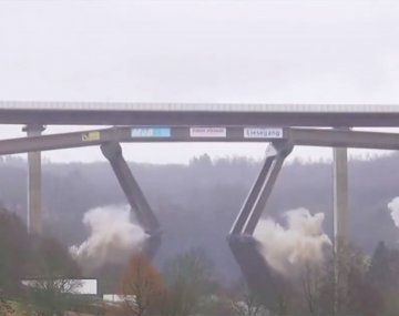 Alemania: así fue la demolición controlada de un puente