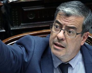 UxP criticó el DNU de Milei sobre la deuda con el FMI: Condenarán al pueblo