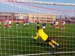 no le paso el tiempo: van der sar volvio al futbol a los 45 anos y atajo un penal no le paso el tiempo: van der sar volvio al futbol a los 45 anos y atajo un penal