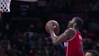 fantasia en el aire: mira esta maravillosa jugada en el torneo de la nba fantasia en el aire: mira esta maravillosa jugada en el torneo de la nba