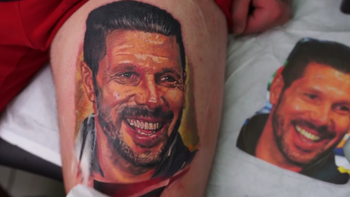 Un hincha del Atlético Madrid se tatuó la cara de Diego Simeone Un hincha del Atlético Madrid se tatuó la cara de Diego Simeone