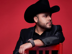 Quién es Gerardo Ortíz, el cantante de corridos que se declaró culpable de brindar un show a narcotraficantes. Quién es Gerardo Ortíz, el cantante de corridos que se declaró culpable de brindar un show a narcotraficantes.