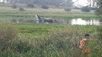 la falla de un motor habria causado la caida del avion en punta del este la falla de un motor habria causado la caida del avion en punta del este