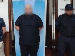 Detienen a un periodista deportivo por estafas y abuso sexual: se alojaba en el hotel donde estaba Boca
