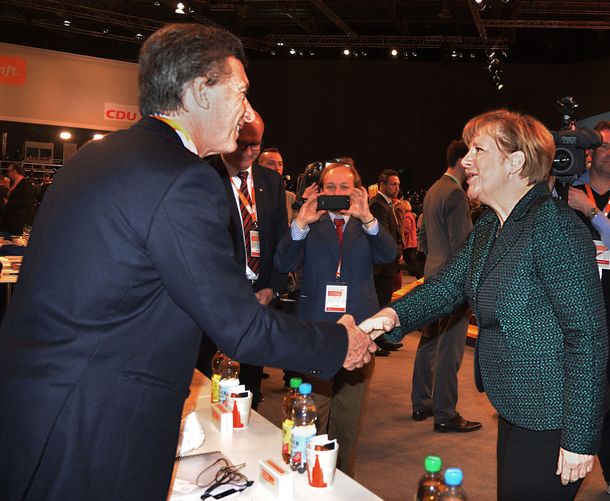 En gira europea de campaña, Macri se juntó con Merkel