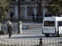 al menos diez muertos por una explosion en un centro turistico de estambul al menos diez muertos por una explosion en un centro turistico de estambul