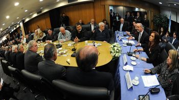 la reunion para definir el nuevo salario minimo se postergo para el lunes la reunion para definir el nuevo salario minimo se postergo para el lunes